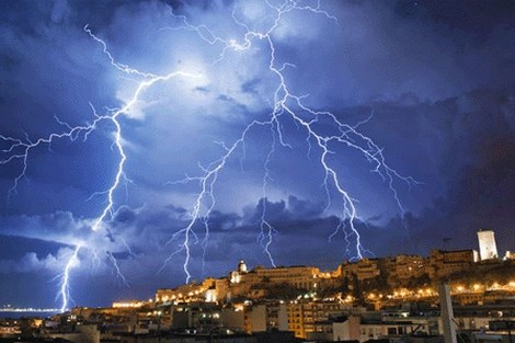 أمطار رعدية قوية