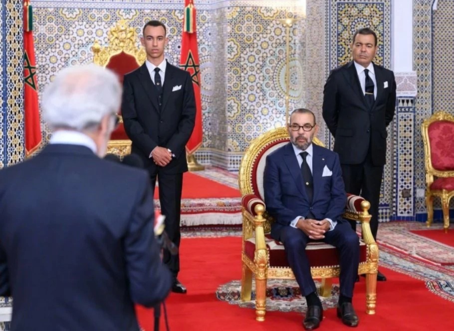 الملك محمد السادس يستقبل والي بنك المغرب